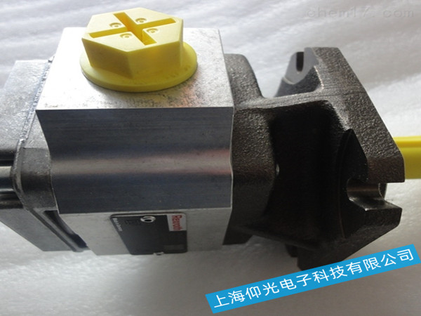 �����þS��